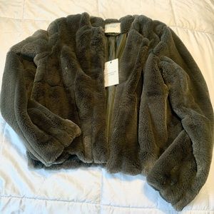 Jacqueline de Yong Faux Fur Jacket in Gray - Size Small